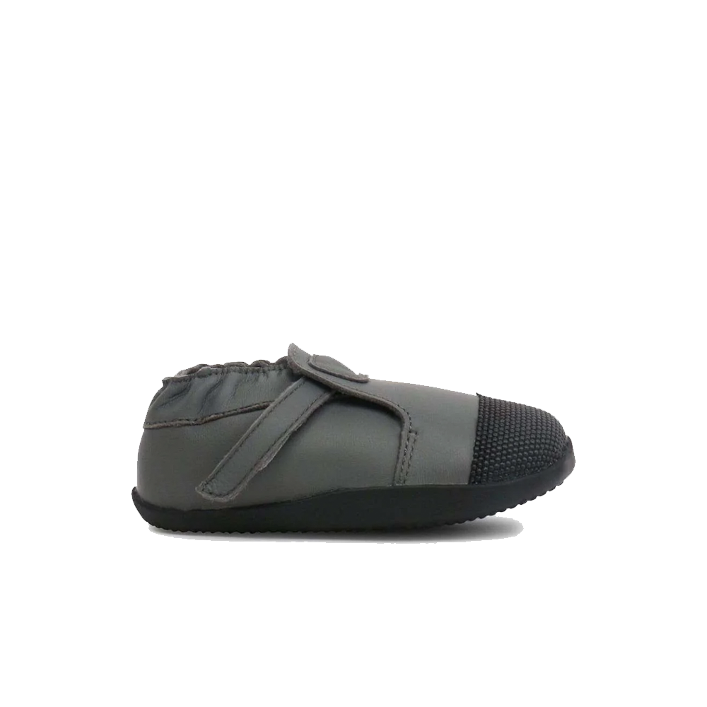 Shop online | Free shipping over $150 in Australia & New Zealand | Bobux Step Up is suitable for first walkers, made from fast-drying leather, unlined at the front to optimise the quick-dry effect, lined at the heel to keep growing feet comfortable. The shoes carry them on this journey with breathable, durable and flexible materials.