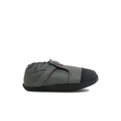 Shop online | Free shipping over $150 in Australia & New Zealand | Bobux Step Up is suitable for first walkers, made from fast-drying leather, unlined at the front to optimise the quick-dry effect, lined at the heel to keep growing feet comfortable. The shoes carry them on this journey with breathable, durable and flexible materials.