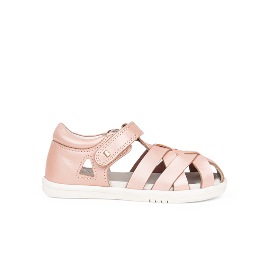 Shop online | Free shipping over $150 in Australia & New Zealand | Bobux I-walk range helps children to walk, run and play comfortably, designed to enable confident and secure movement. The shoes carry them on this journey with breathable, durable and flexible materials. Learning to move faster, stop quickly, jump & change direction requires more support.